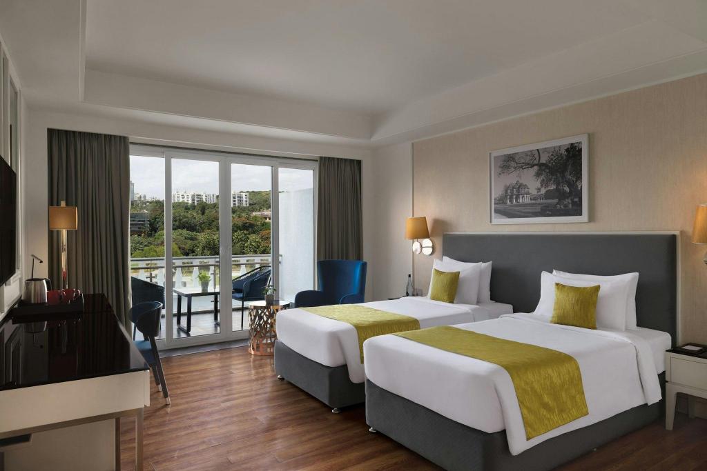 Green, Guest Room, Premium, Twin Beds, City View, Balcony