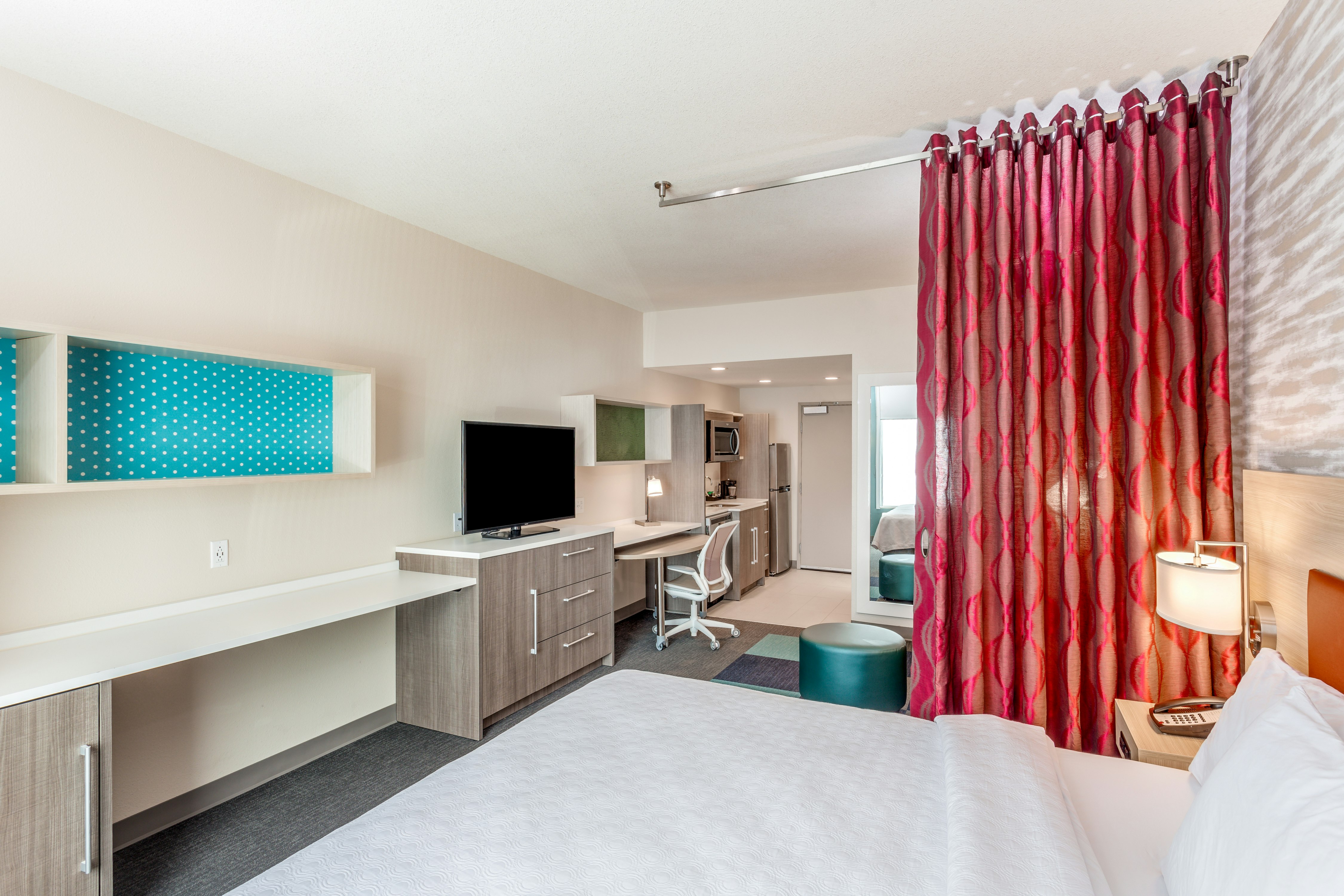 STUDIO, SUITE, KING BED