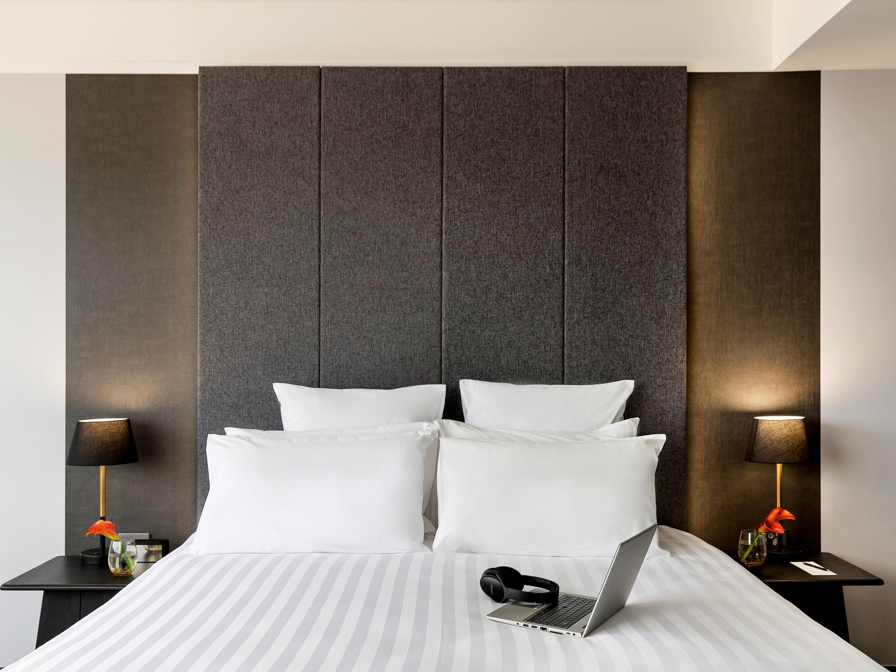 DELUXE, EXECUTIVE, KING BED, LAKE VIEW