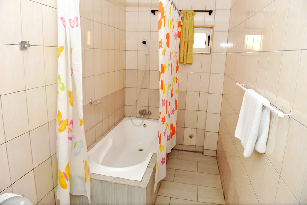 Golden Hotel & Suites 50/50