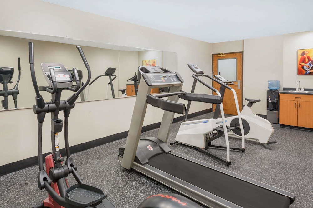 Microtel Inn Suites By Wyndham Richmond Airport 28/37