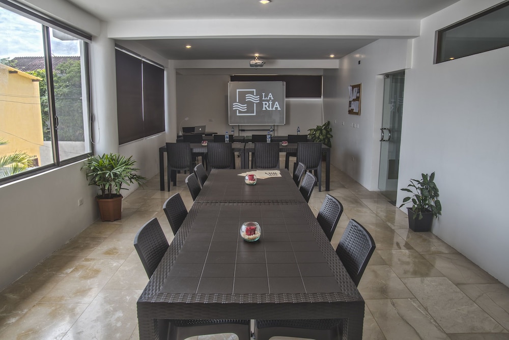 Hotel La Ria Playas 36/42