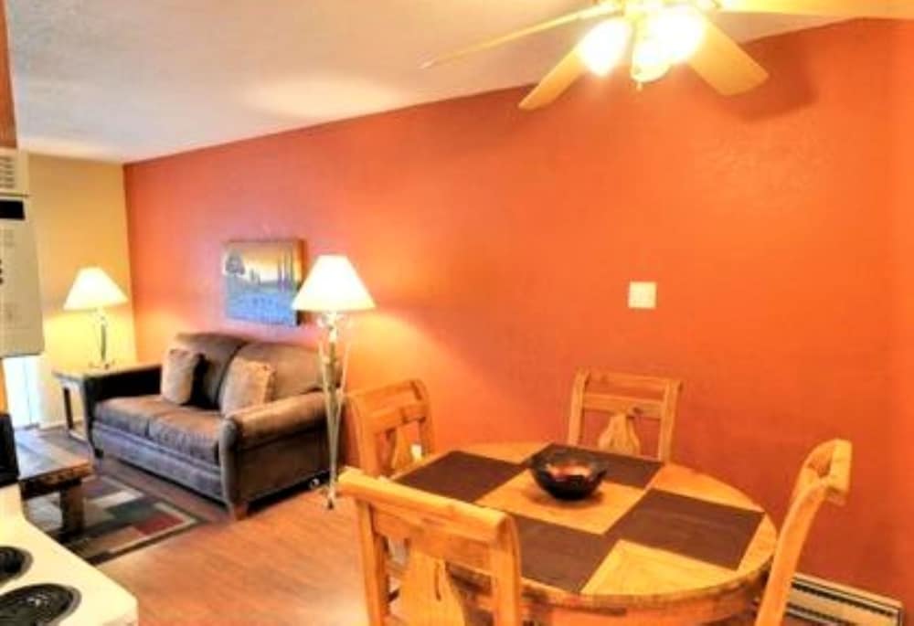 Pinecliff Village Resort 33/69