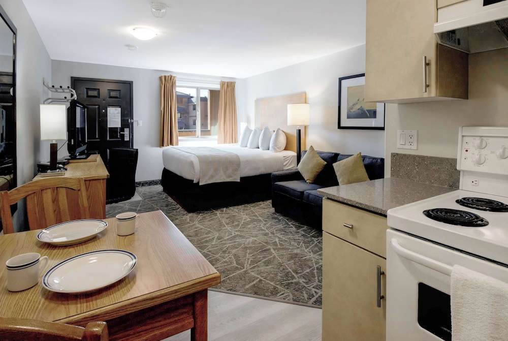 Coast Osoyoos Beach Hotel 50/50