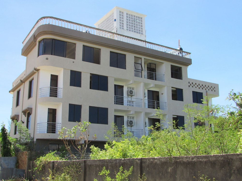 Retro Boutique Hotel Limited 2/42