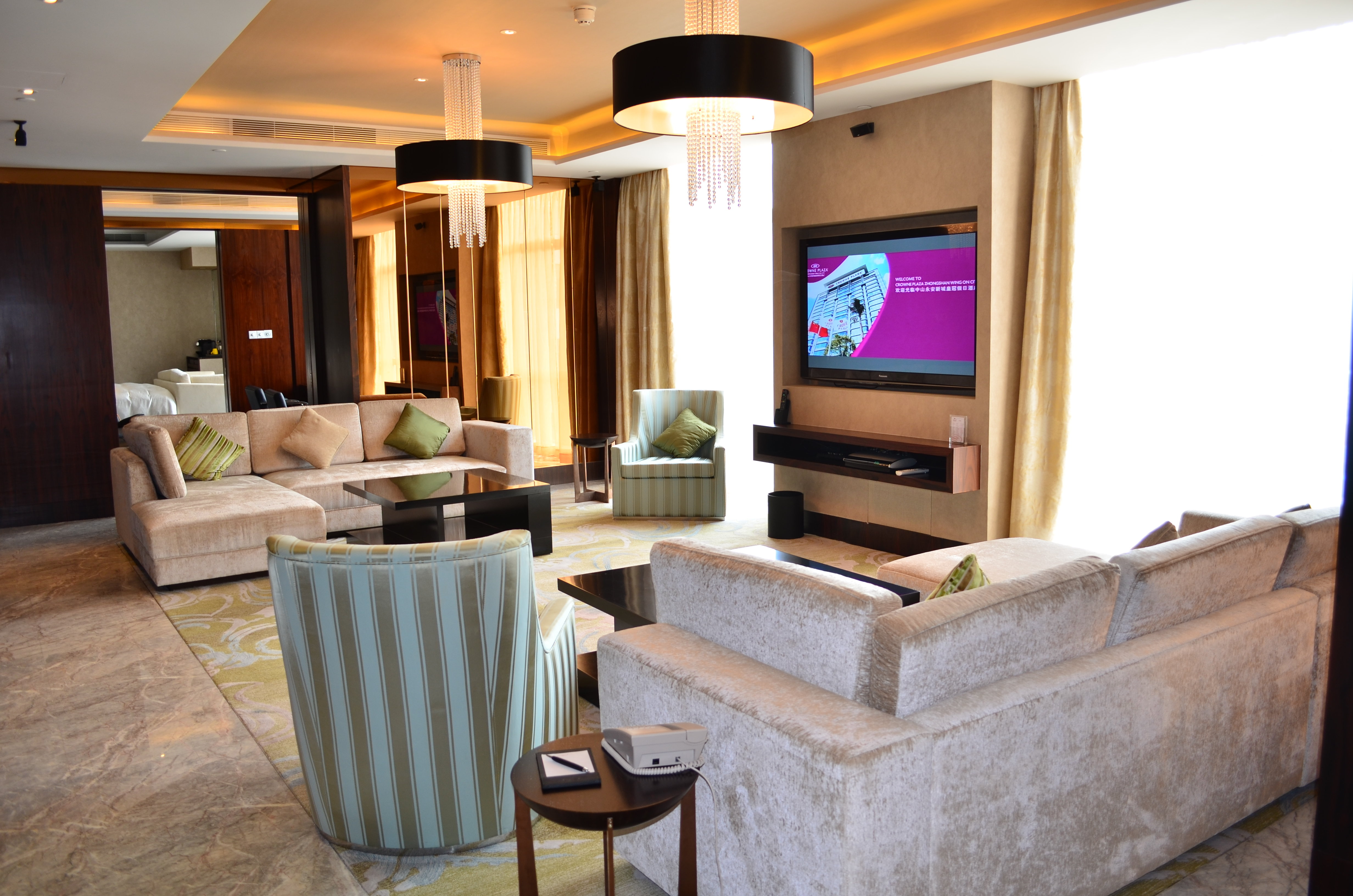 Crowne Plaza Zhongshan Wing on City 26/50