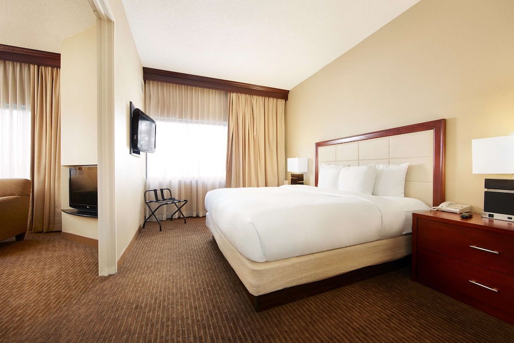 DoubleTree Suites by Hilton Cincinnati - Blue Ash 9/38