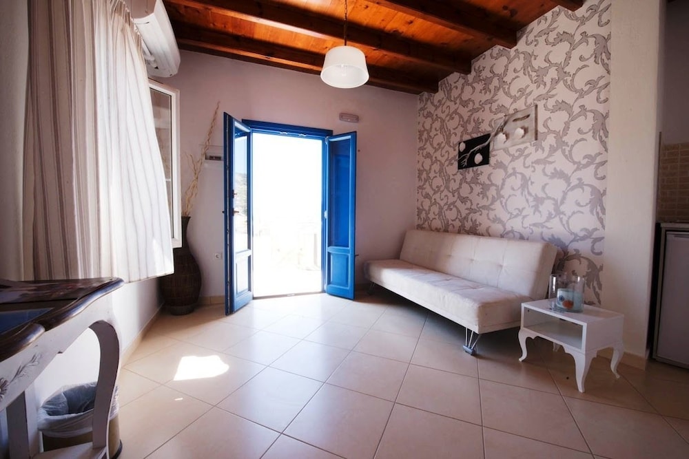 Amorgion Hotel 14/50