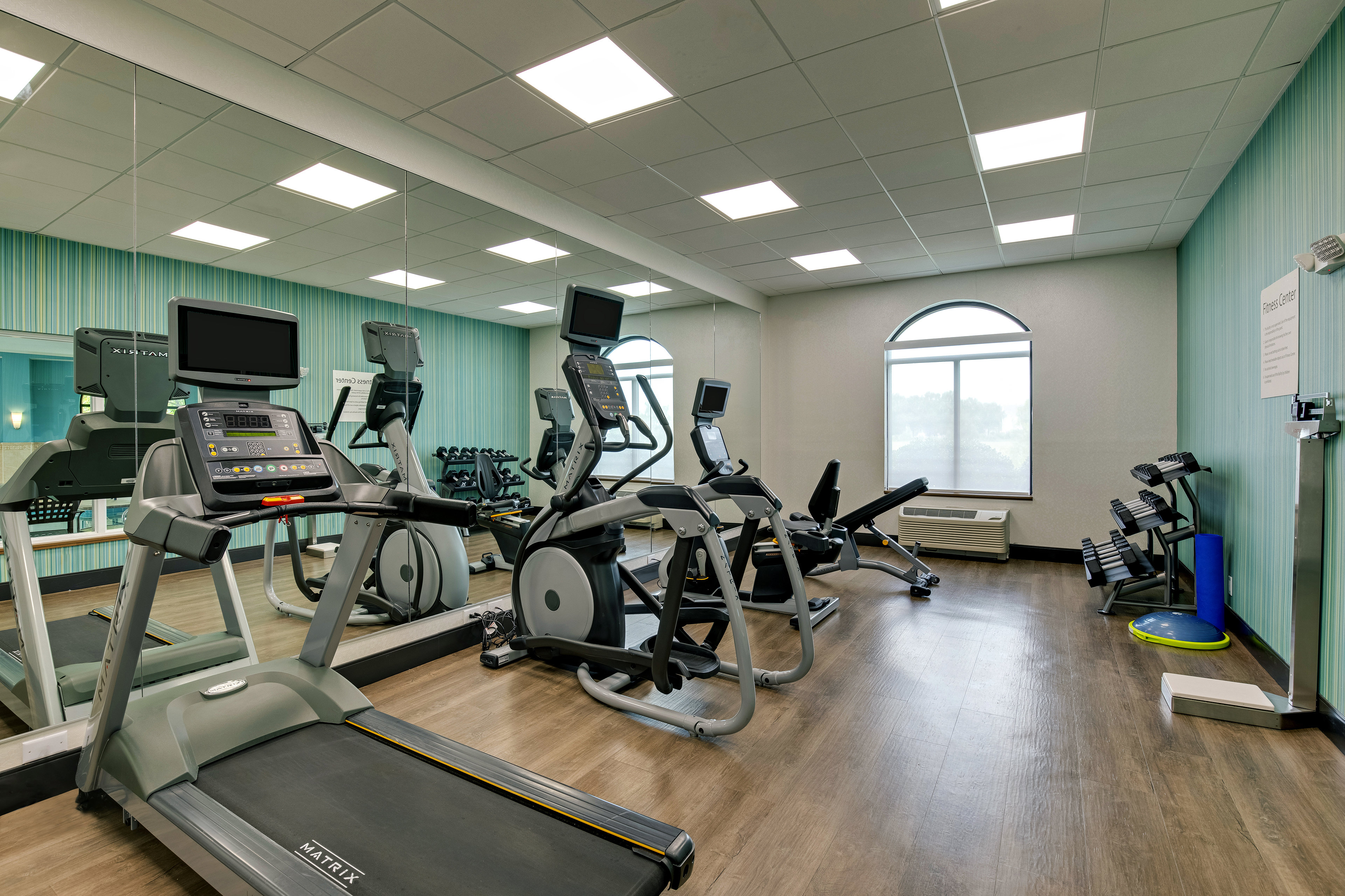 Holiday Inn Express Hotel and Suites Nashville-Opryland 39/64