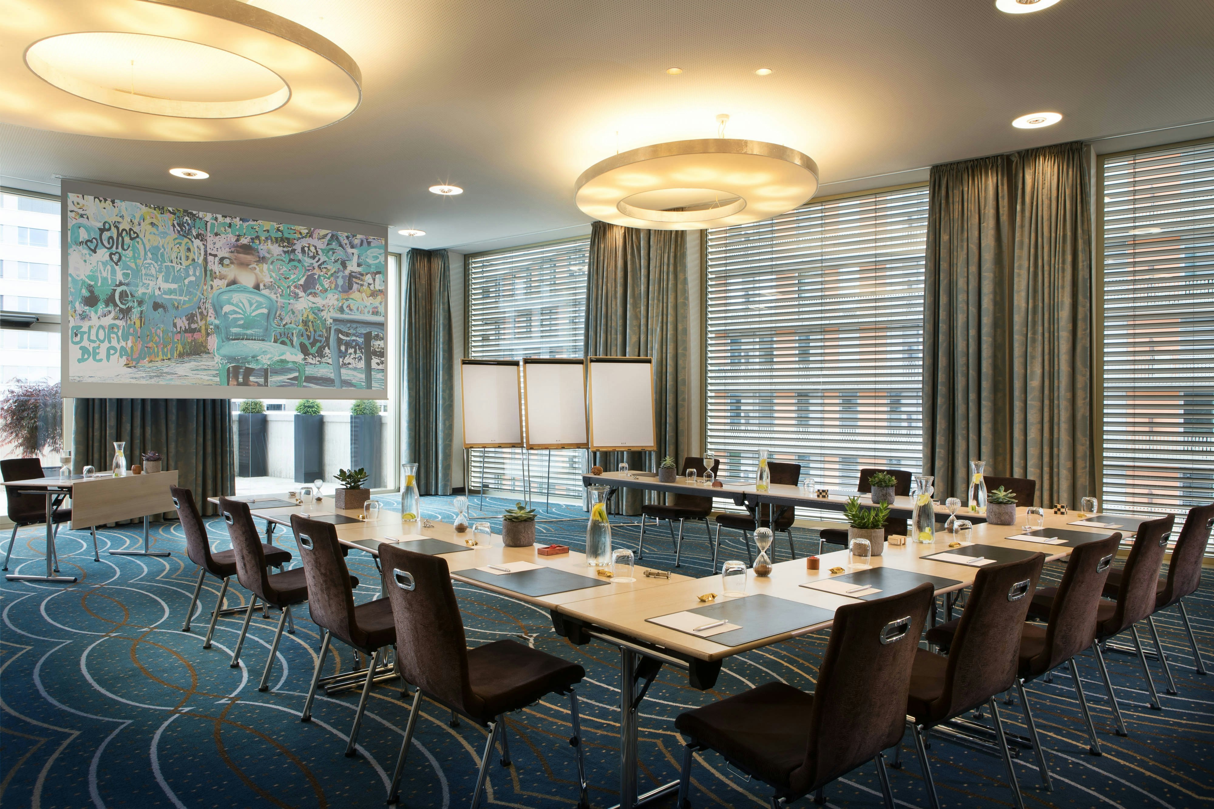 RENAISSANCE ZURICH TOWER HOTEL 37/41