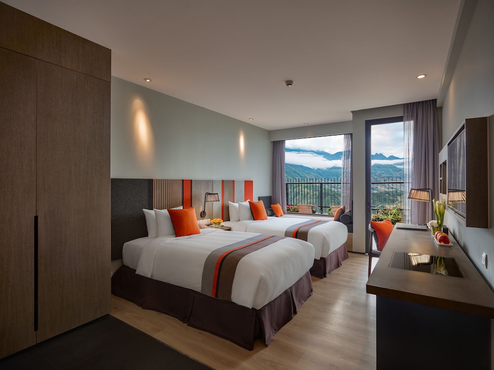 DELUXE, DOUBLE OR TWIN BED, GARDEN VIEW