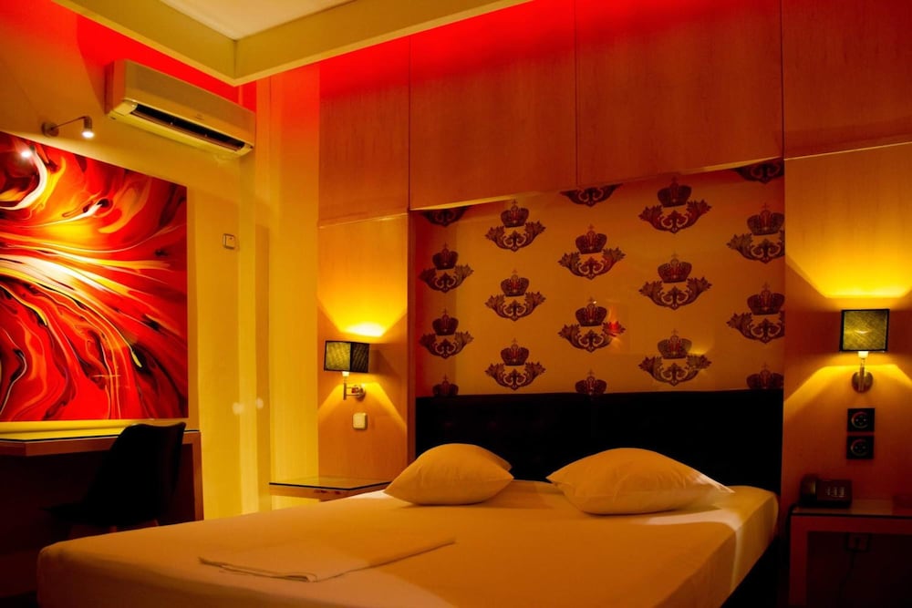 Olympic Hotel 17/23