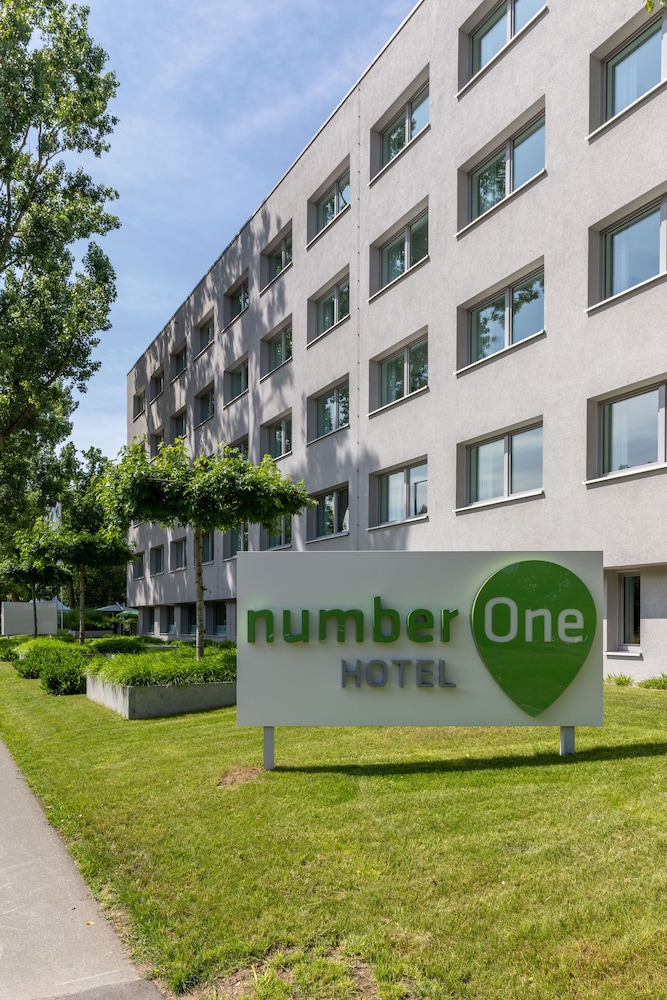numberOne Hotel 8/44