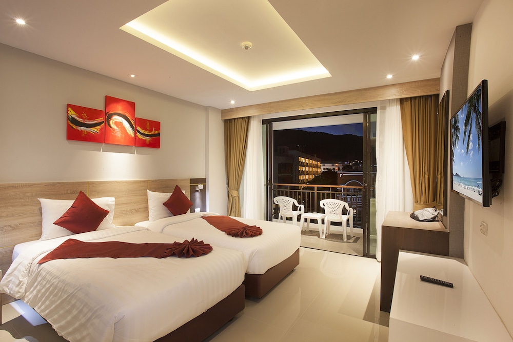 Paripas Patong Resort 40/76