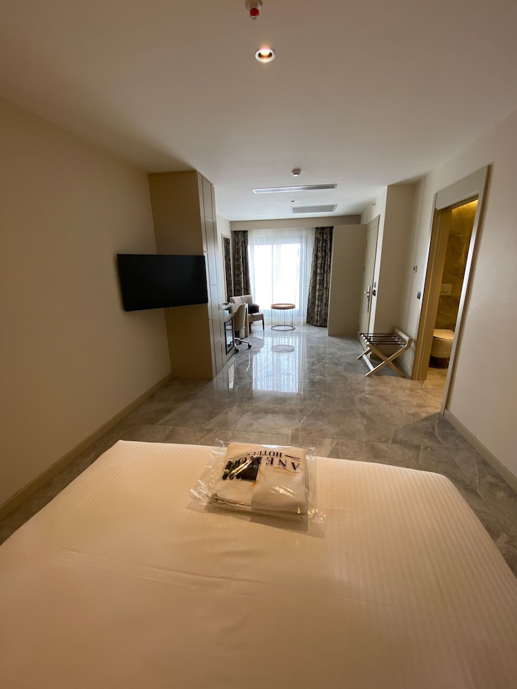 DELUXE, DOUBLE BED