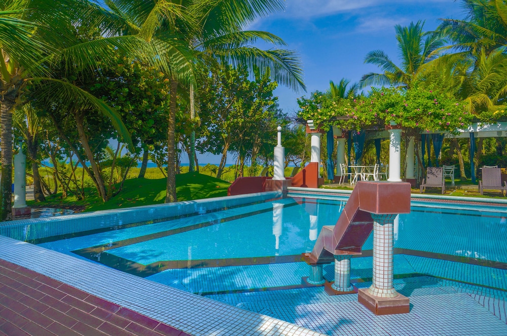 Las Olas Beach Resort 42/50