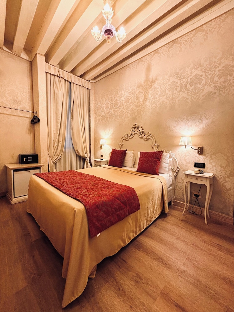 CLASSIC, DOUBLE OR TWIN BED