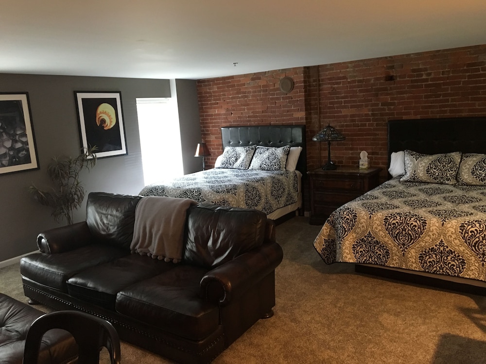 Lodging at the Gaffer Inn 12/48