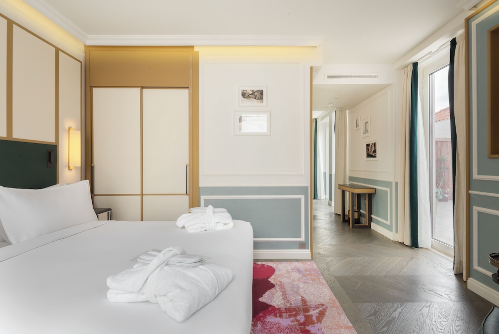 Lagoon, Suite, King Bed, Terrace