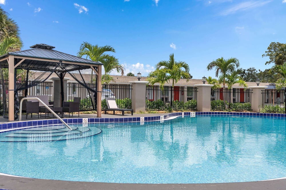 Super 8 by Wyndham Kissimmee/Orlando 5/50