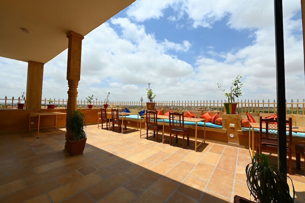 Gaji Hotel 54/64