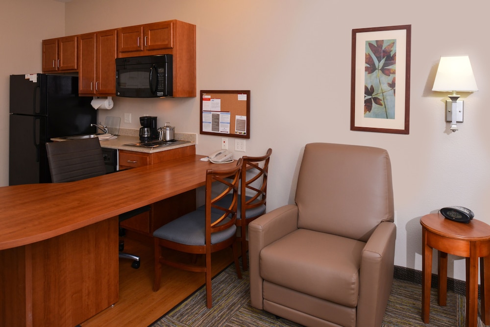 Candlewood Suites Boise Towne Square 30/47