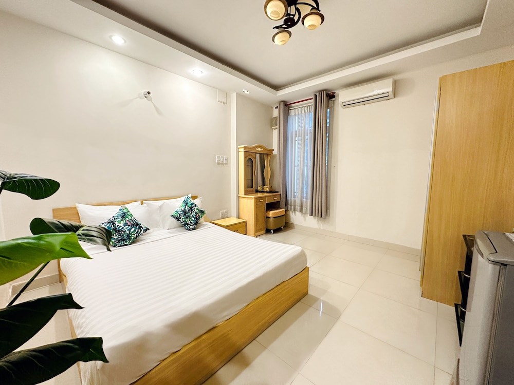 Calmette Hotel 7/50