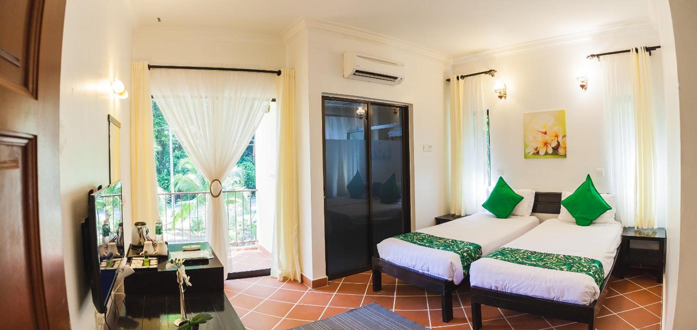 Anjungan Beach Resort 11/44