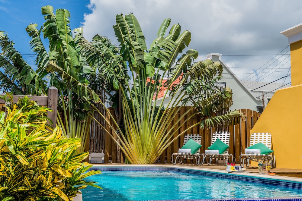 Bario Hotel 44/50