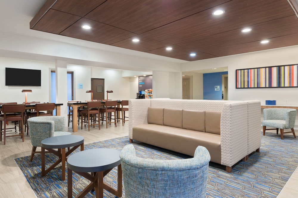 Holiday Inn Express And Suites Columbus Airport East 33/46