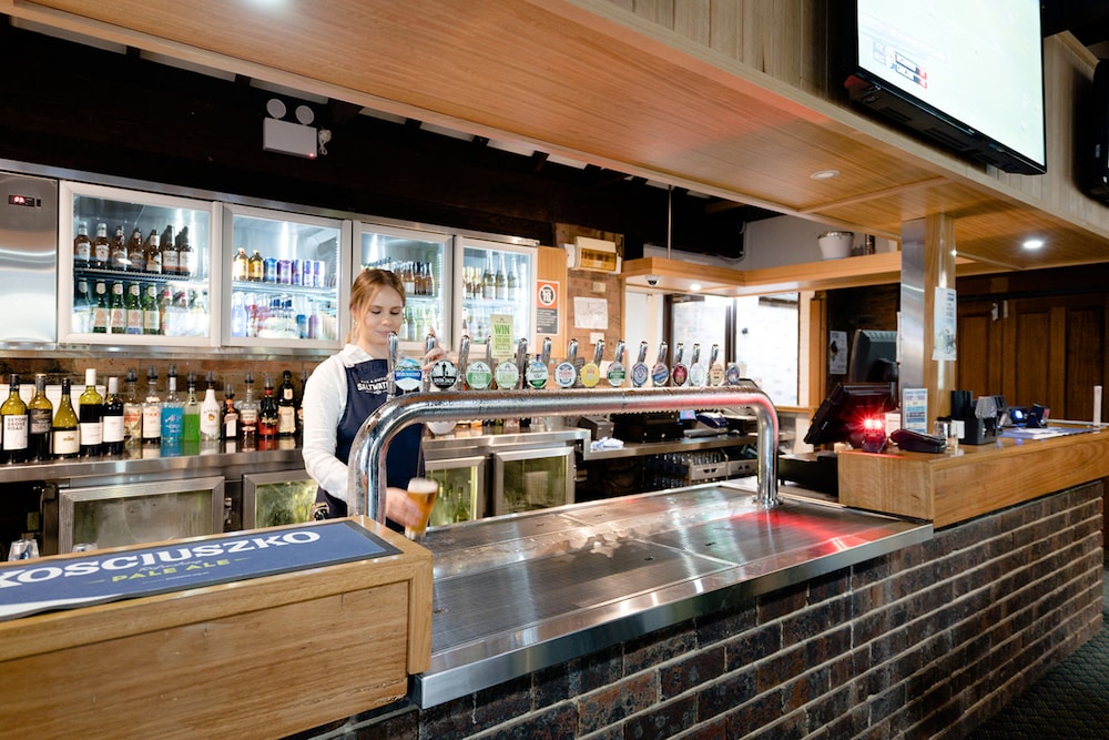 Avoca Beach Hotel 4/45