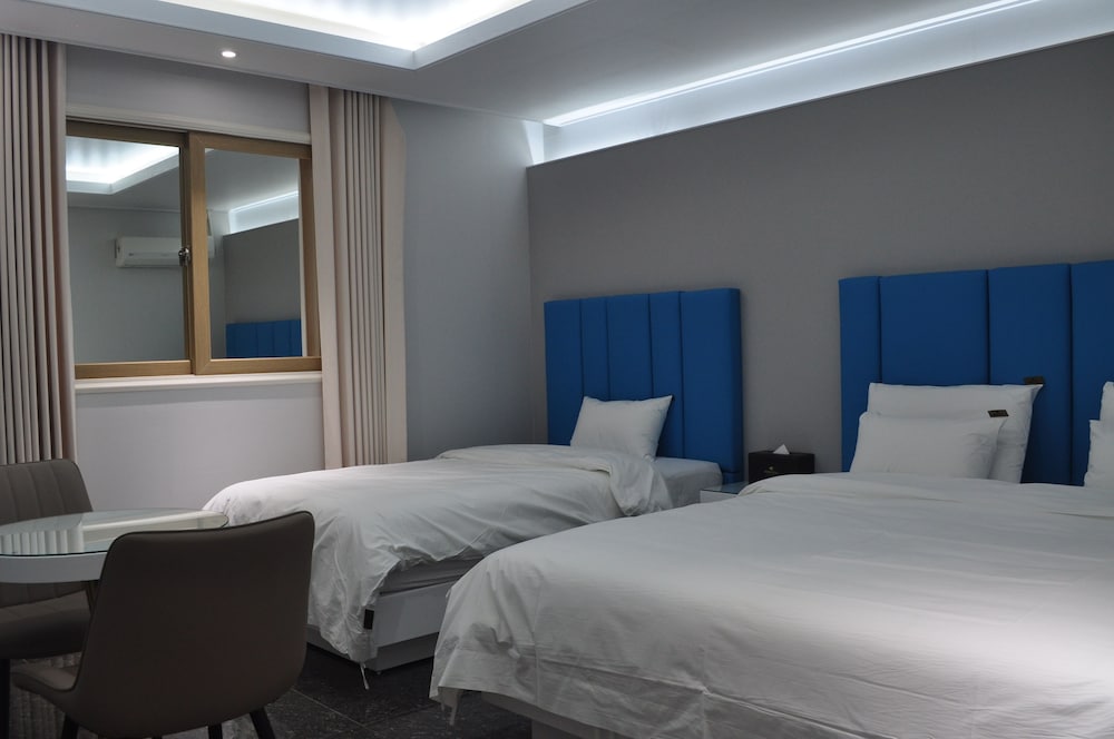 Business Hotel Venture 10/29