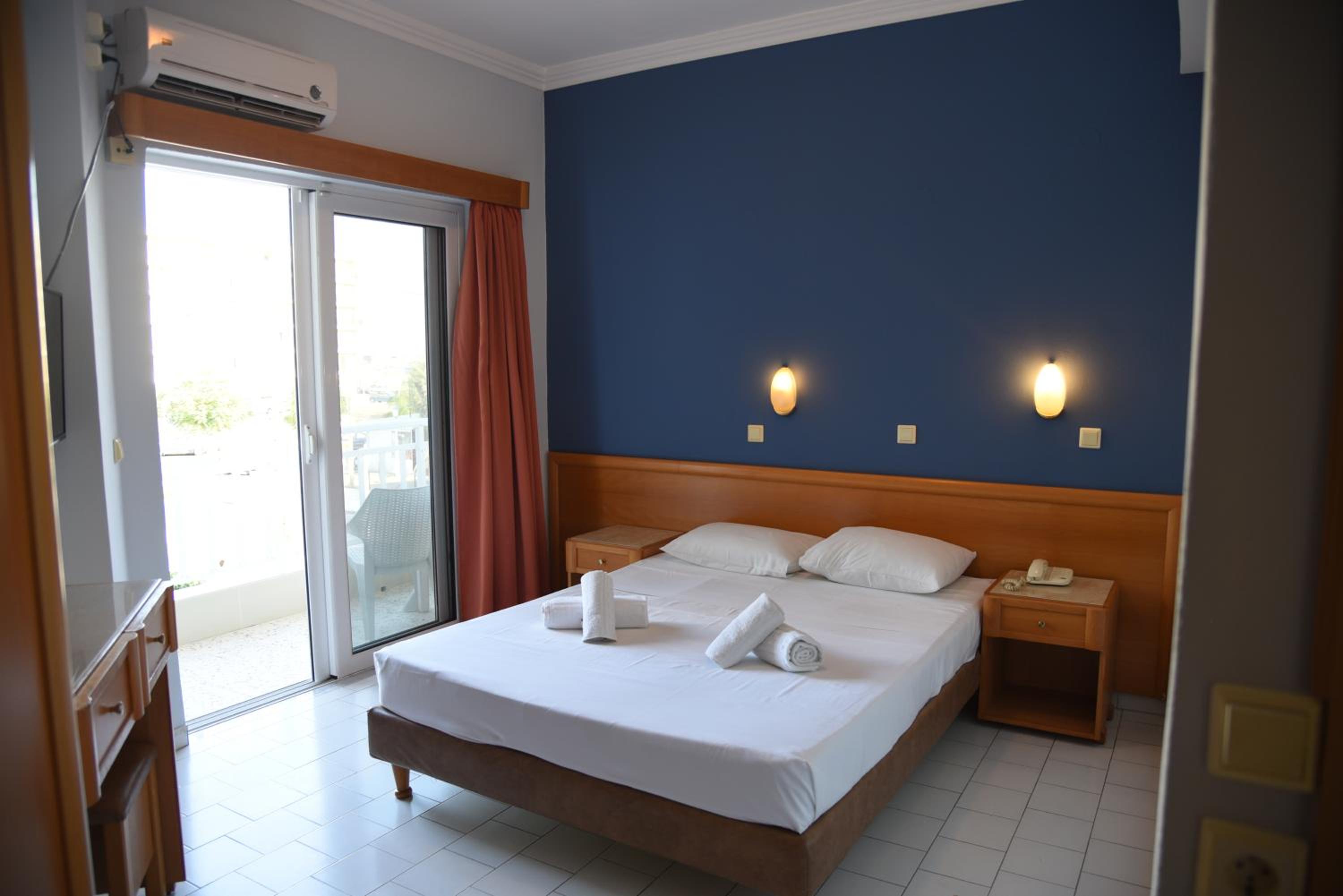 DOUBLE ROOM