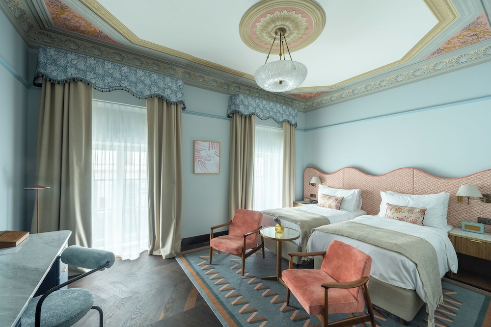 Grand, Heritage, Twin Beds