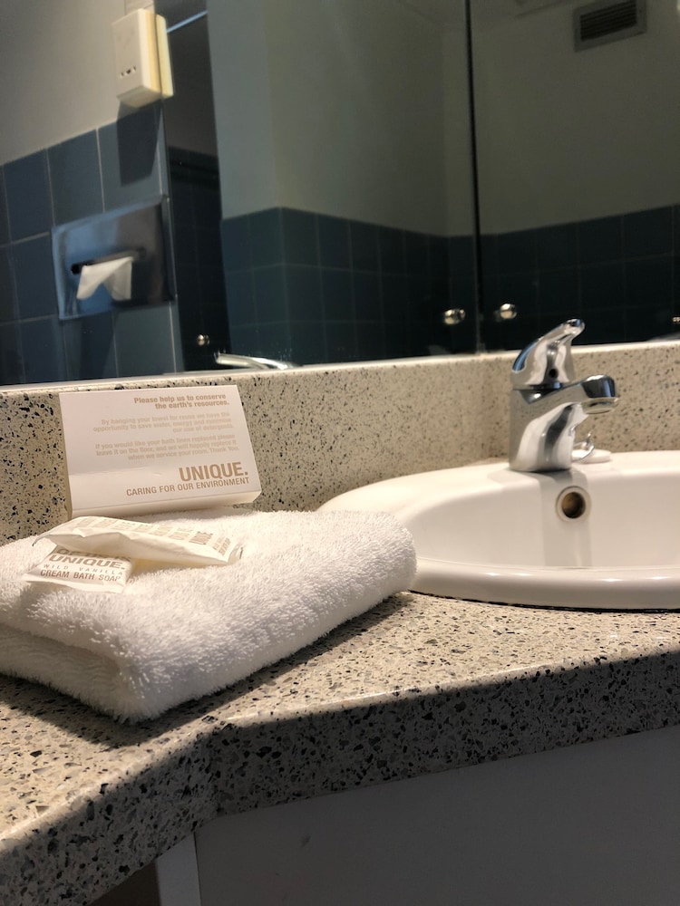 Bay Plaza Hotel 37/40