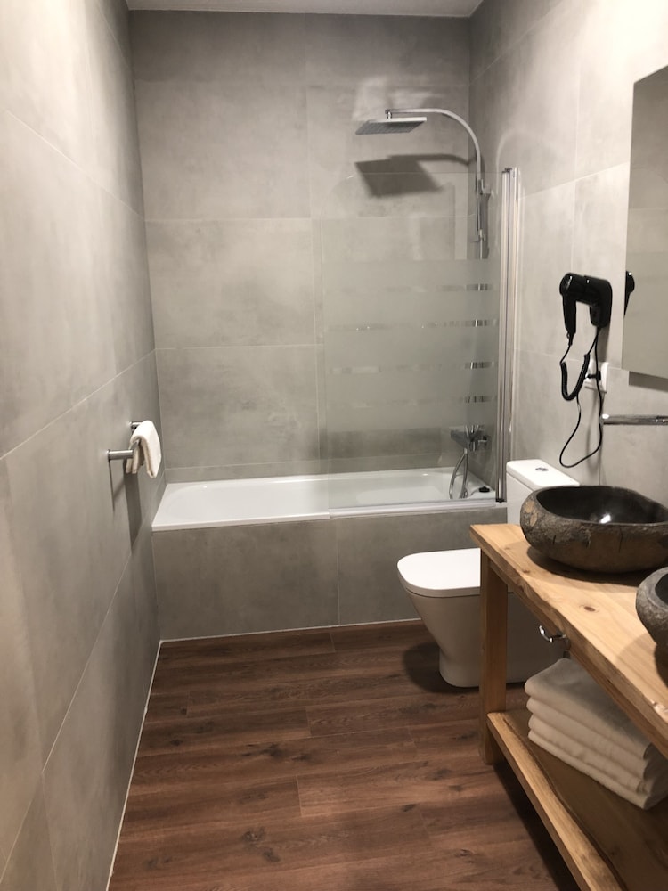 HOTEL RADHA 29/39