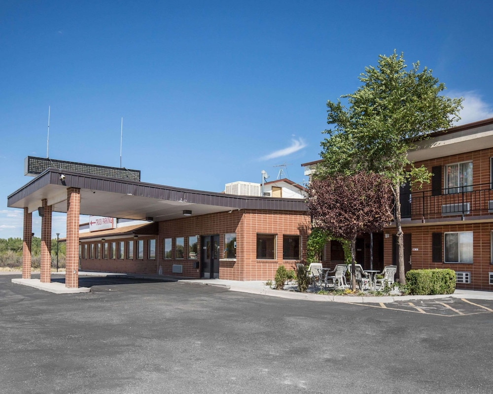 Econo Lodge Salina 3/38