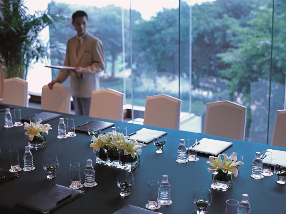 Shangri La Beihai 33/50
