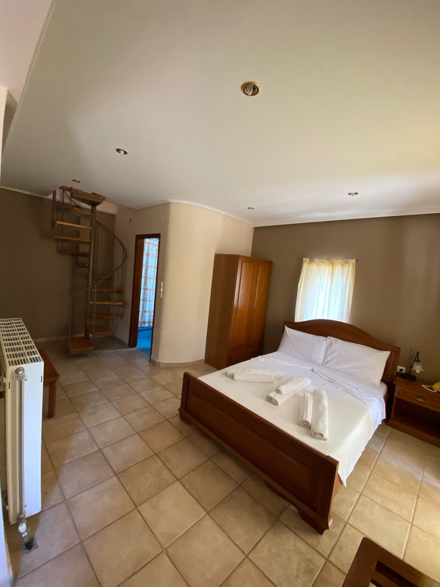2 BEDROOMS, DUPLEX