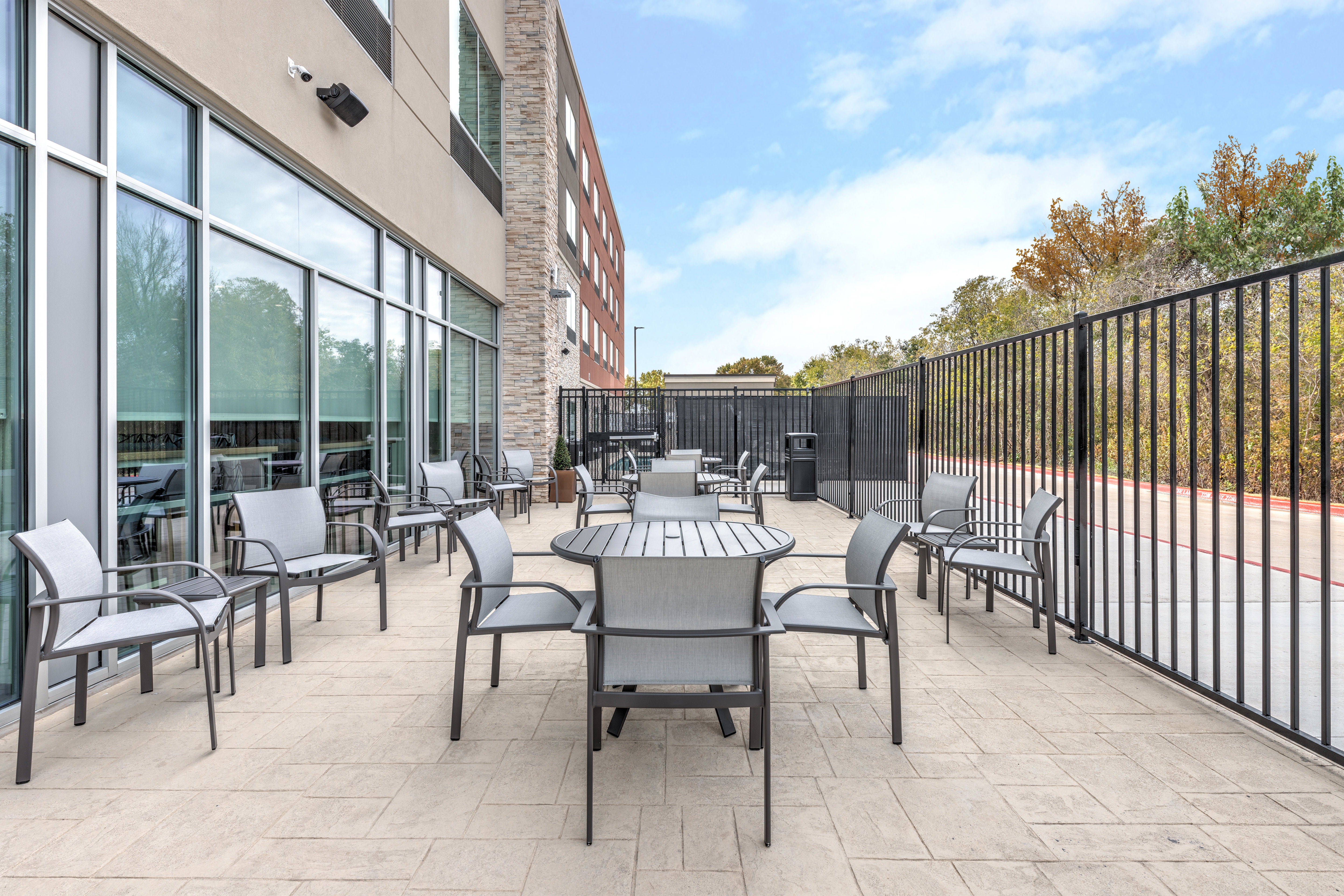 Holiday Inn Express & Suites Austin Airport East 32/44