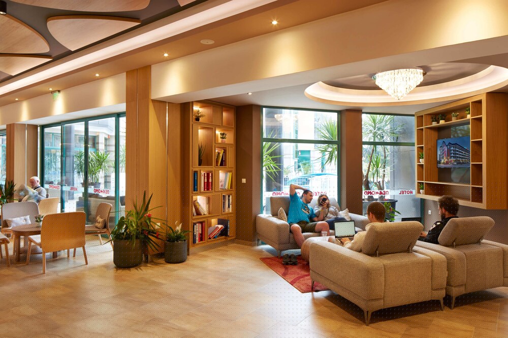 Diamond Hotel 13/30