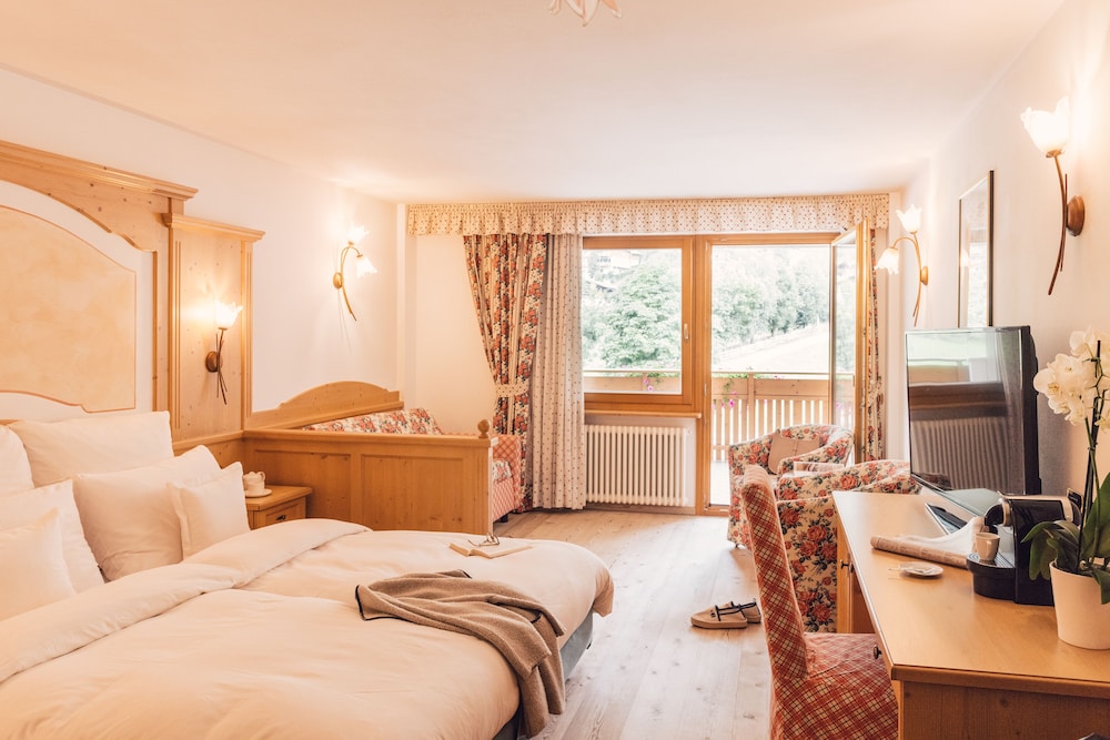 Rose, Suite, 3 Beds