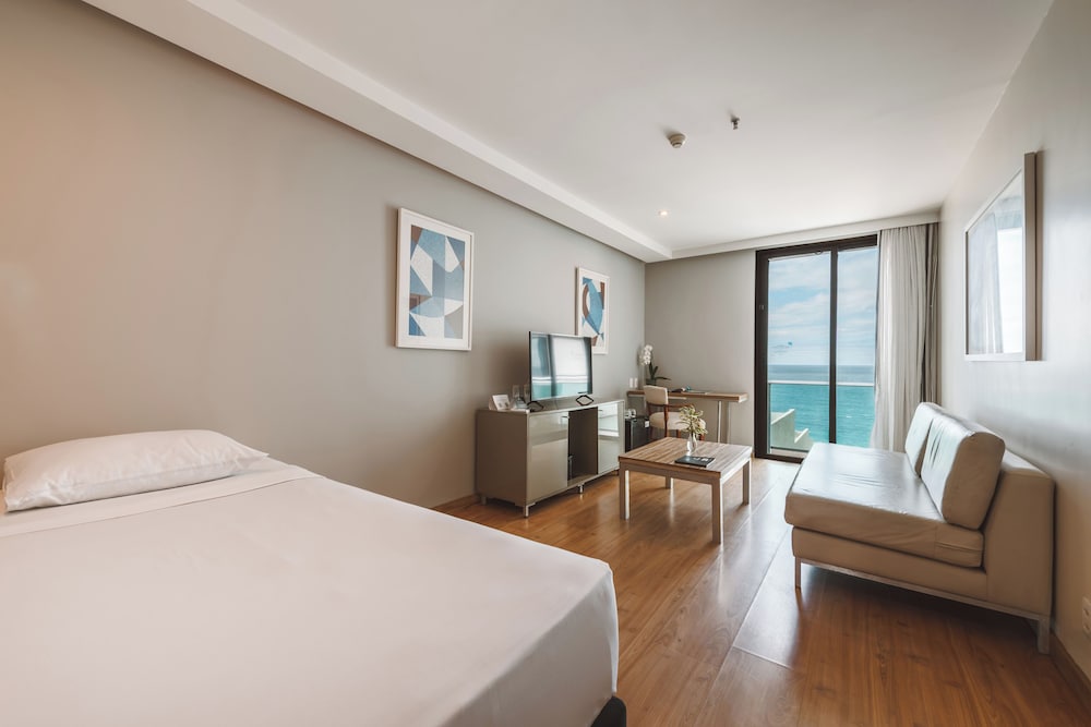 Suite, Queen Bed, Beach Side