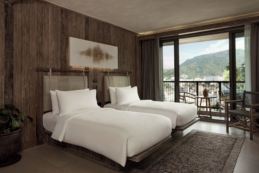 2 BEDROOMS, SUITE, CITY VIEW