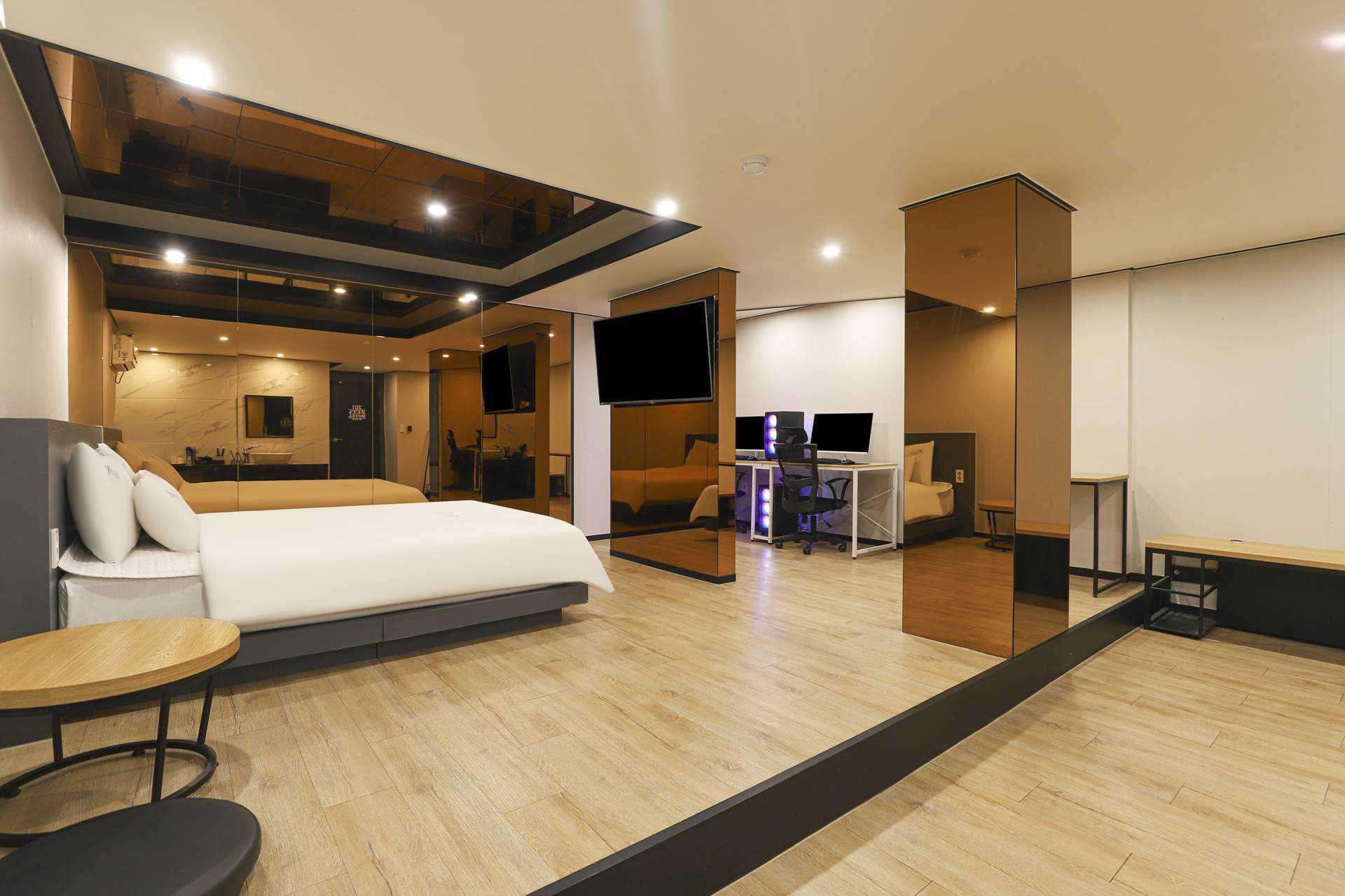 Premium, Near Beach