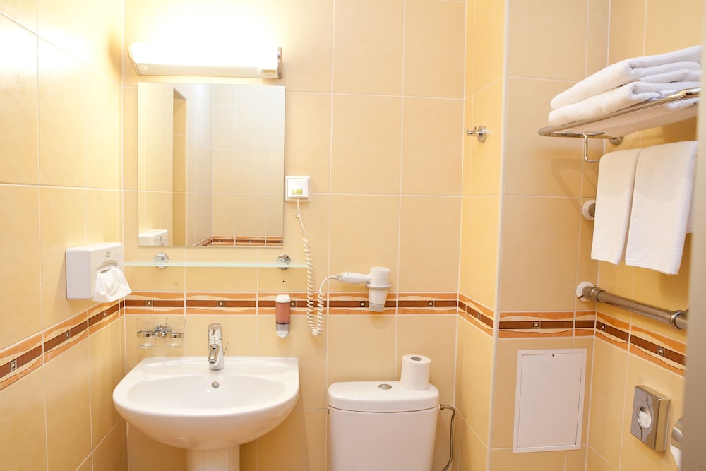 KOLONNA HOTEL BRIGITA 44/48