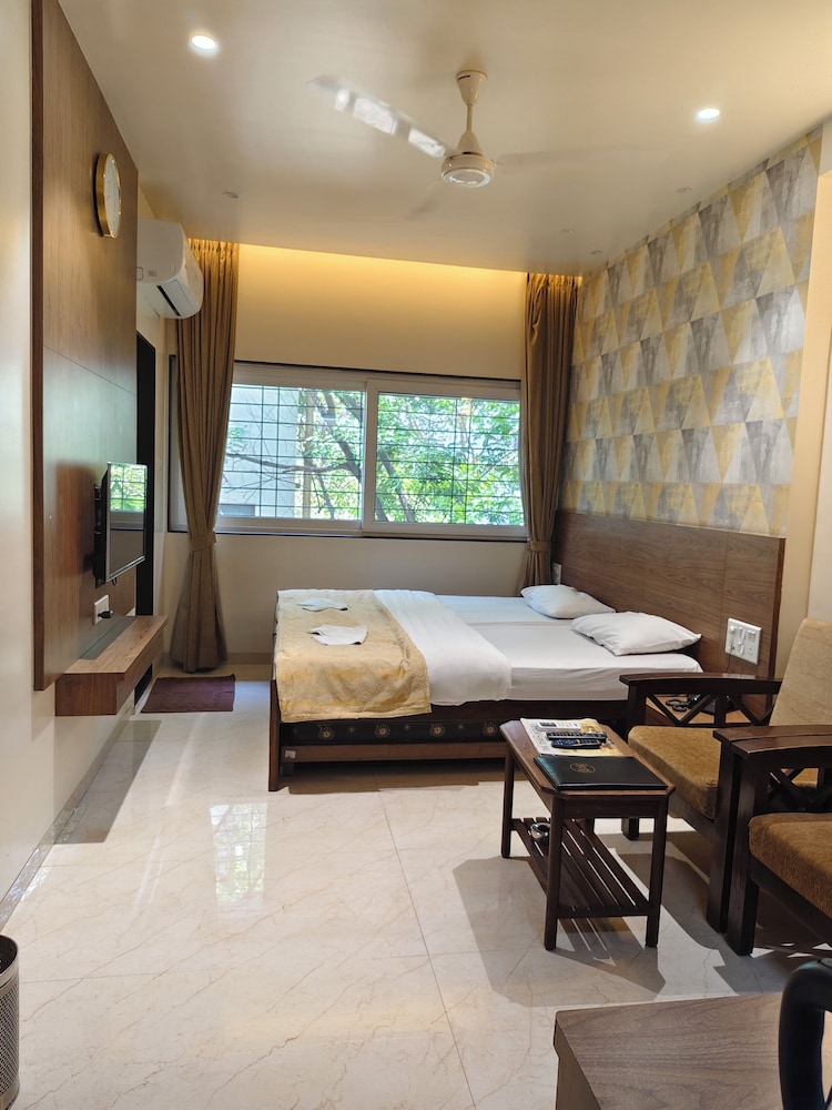 Hotel Shreyas 13/40