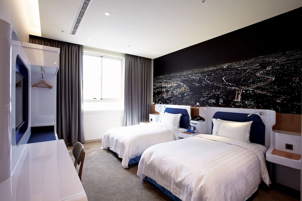 Airline Inn Green Park Way 19/60