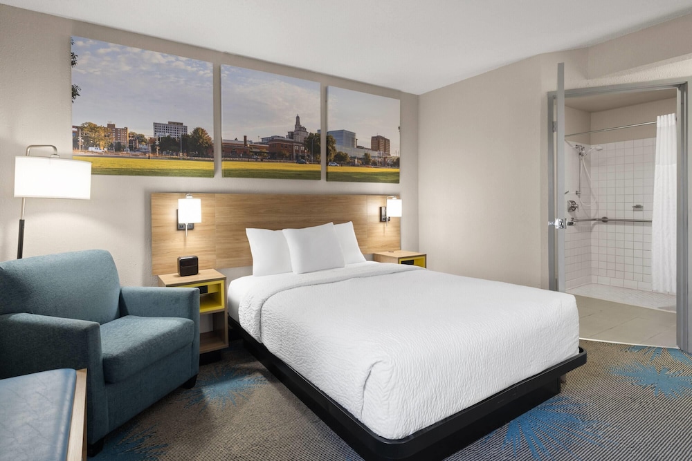 غرفة بسرير كوين لذوي الإعاقة، Days Inn by Wyndham Davenport 3/10