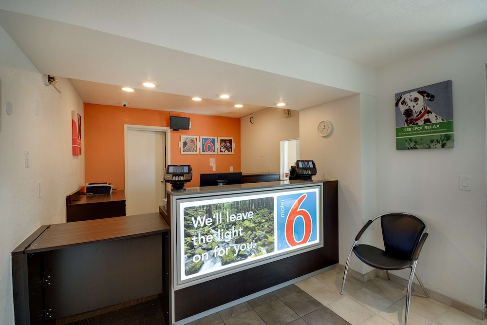 Lobby at Motel6 Bellingham, WA, BELLINGHAM - WA